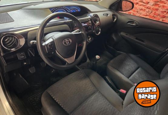 Autos - Toyota Etios xs 2015 Nafta 92000Km - En Venta