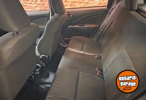 Autos - Toyota Etios xs 2015 Nafta 92000Km - En Venta