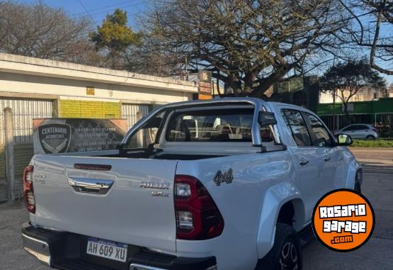 Camionetas - Toyota Hilux SRX 2025 Diesel 0Km - En Venta