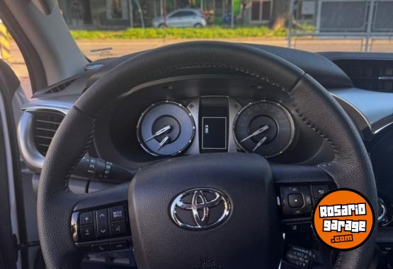 Camionetas - Toyota Hilux SRX 2025 Diesel 0Km - En Venta