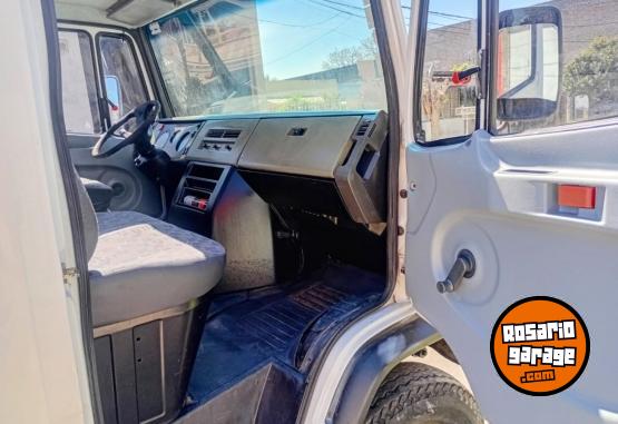 Camiones y Grúas - Mercedes Benz 710 Plus - En Venta