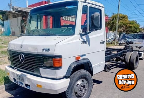 Camiones y Grúas - Mercedes Benz 710 Plus - En Venta