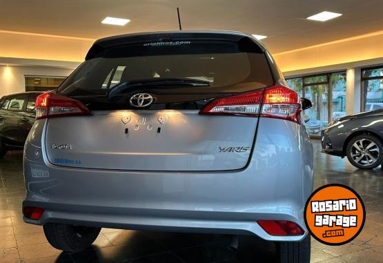 Autos - Toyota YARIS 5 PUERTAS CVT XS 2025 Nafta 0Km - En Venta