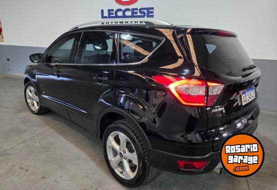Camionetas - Ford Kuga titanium 4x4 2018 Nafta 102000Km - En Venta