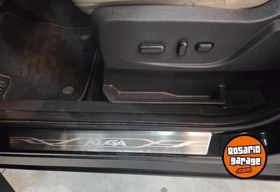 Camionetas - Ford Kuga titanium 4x4 2018 Nafta 102000Km - En Venta
