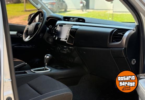 Camionetas - Toyota Hilux srv 4x2 At 2022 Diesel 49000Km - En Venta