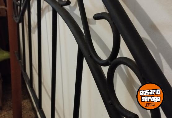 Hogar - Respaldo de hierro y madera 2 plazas - En Venta