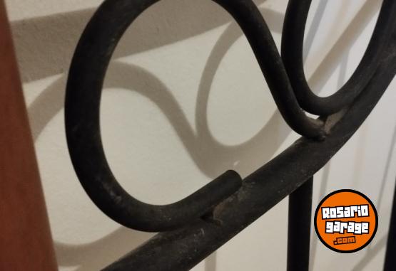 Hogar - Respaldo de hierro y madera 2 plazas - En Venta