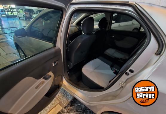 Autos - Renault Logan 2013 GNC 198000Km - En Venta