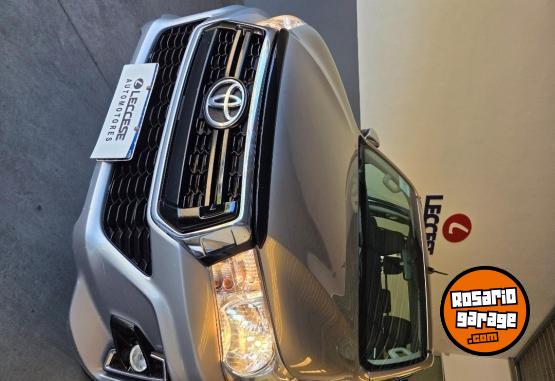 Camionetas - Toyota Hilux srv 2020 Diesel 149000Km - En Venta