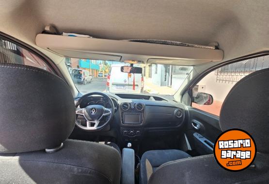 Utilitarios - Renault Kangoo stepway 2022 GNC 97000Km - En Venta