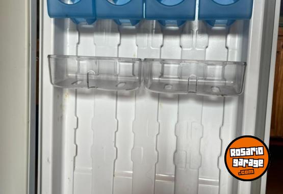 Hogar - HELADERA BAJO MESADA  WHIRLPOOL - En Venta