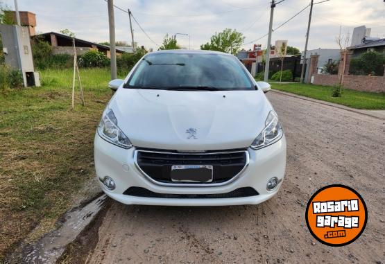 Autos - Peugeot 208 Allure Touchscreen 2015 Nafta 94000Km - En Venta