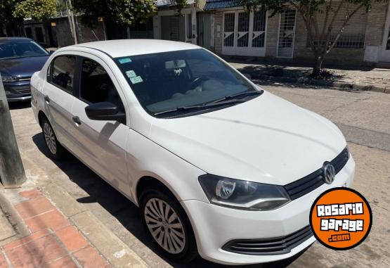 Autos - Volkswagen Voyage 2014 Nafta 122Km - En Venta