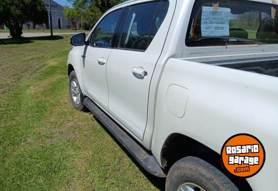 Camionetas - Toyota HILUX SRV DC 4X4 MT 2016 Diesel 240000Km - En Venta