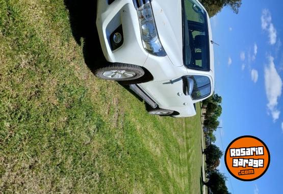 Camionetas - Toyota HILUX SRV DC 4X4 MT 2016 Diesel 240000Km - En Venta