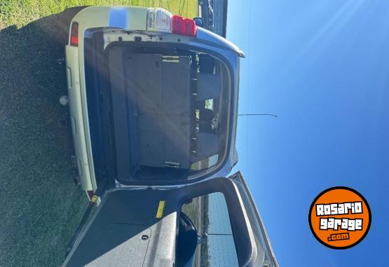 Camionetas - Toyota Prado Land Cruiser 2013 Nafta 195000Km - En Venta