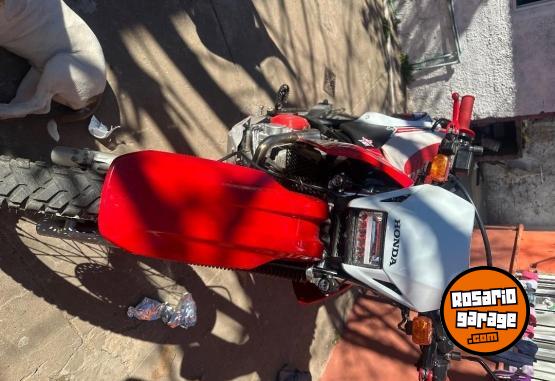 Motos - Honda Tornado 250 2017 Nafta 1300Km - En Venta