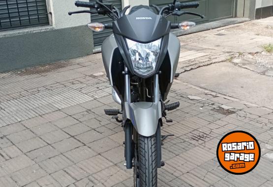 Motos - Honda Twister CB125 2024 Nafta 6700Km - En Venta