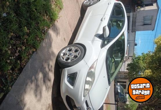 Autos - Ford Fiesta Kinetic Titanium 2013 Nafta 161500Km - En Venta