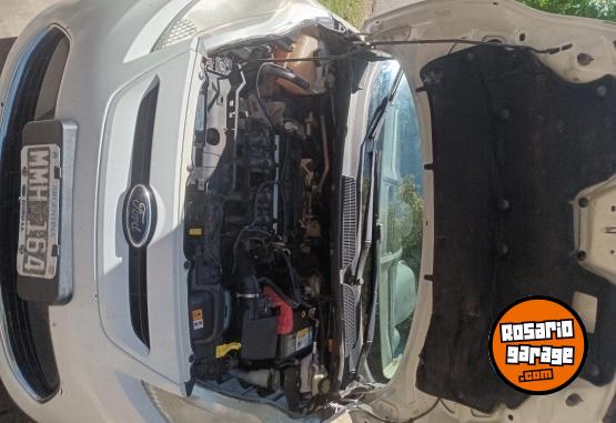 Autos - Ford Fiesta Kinetic Titanium 2013 Nafta 161500Km - En Venta