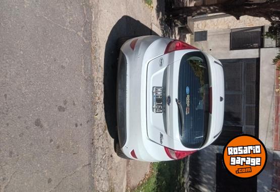 Autos - Ford Fiesta Kinetic Titanium 2013 Nafta 161500Km - En Venta