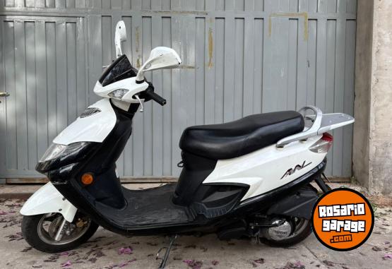 Motos - Suzuki An125 2013 Nafta 32000Km - En Venta