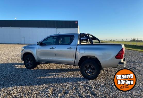 Camionetas - Toyota Hilux 2024 Diesel 50000Km - En Venta