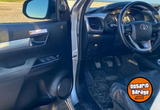 Camionetas - Toyota Hilux 2024 Diesel 50000Km - En Venta