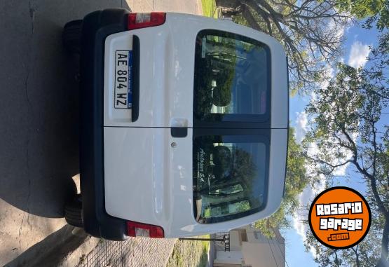 Utilitarios - Peugeot Partner 2021 Diesel 77000Km - En Venta