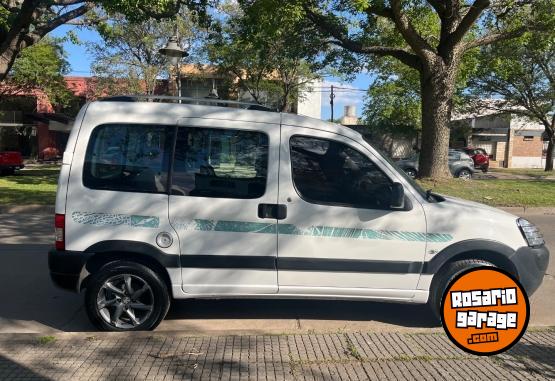Utilitarios - Peugeot Partner 2021 Diesel 77000Km - En Venta
