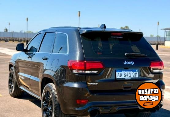 Camionetas - Jeep GRAND CHEROKEE SRT8 6.4 2015 Nafta 61000Km - En Venta