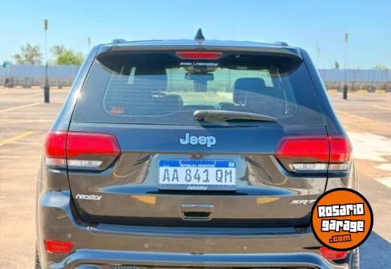 Camionetas - Jeep GRAND CHEROKEE SRT8 6.4 2015 Nafta 61000Km - En Venta