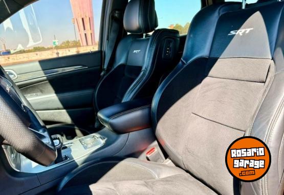 Camionetas - Jeep GRAND CHEROKEE SRT8 6.4 2015 Nafta 61000Km - En Venta