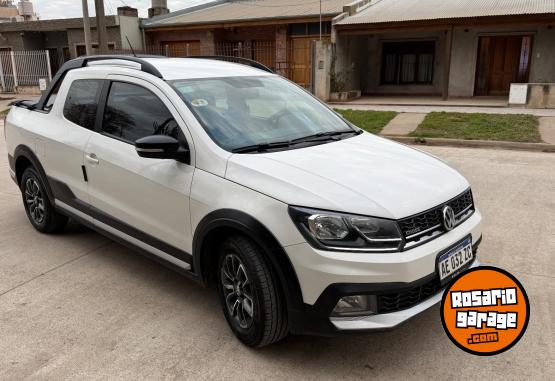 Utilitarios - Volkswagen Saveiro Cross 2019 Nafta 107000Km - En Venta
