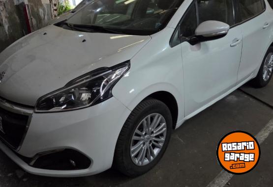 Autos - Peugeot 208 2017 Nafta 50500Km - En Venta
