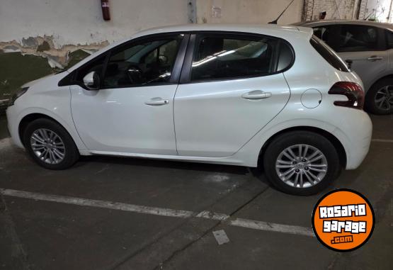 Autos - Peugeot 208 2017 Nafta 50500Km - En Venta