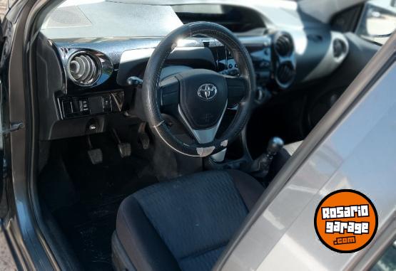 Autos - Toyota Etios 2021 Nafta 105000Km - En Venta