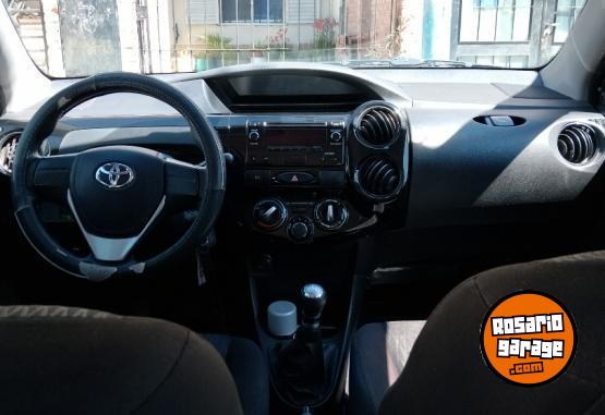 Autos - Toyota Etios 2021 Nafta 105000Km - En Venta