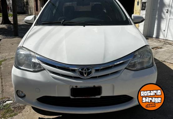 Autos - Toyota Etios 2015 Nafta 130000Km - En Venta