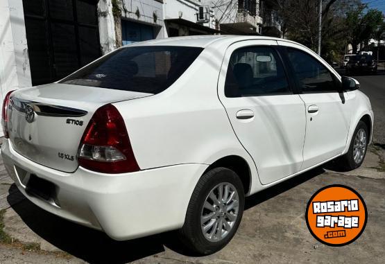Autos - Toyota Etios 2015 Nafta 130000Km - En Venta