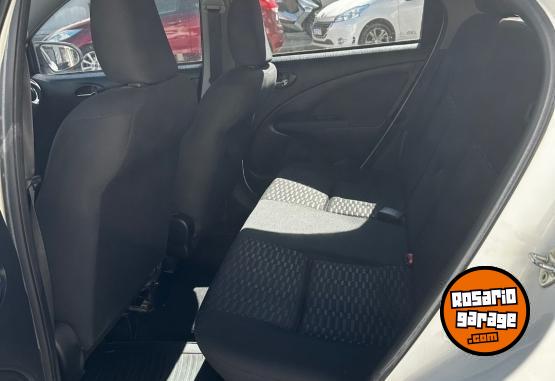 Autos - Toyota Etios 2015 Nafta 130000Km - En Venta
