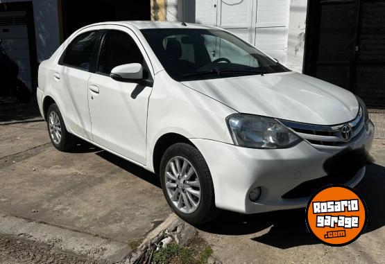 Autos - Toyota Etios 2015 Nafta 130000Km - En Venta