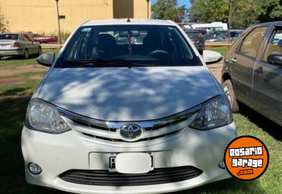 Autos - Toyota Etios 2015 Nafta 178000Km - En Venta