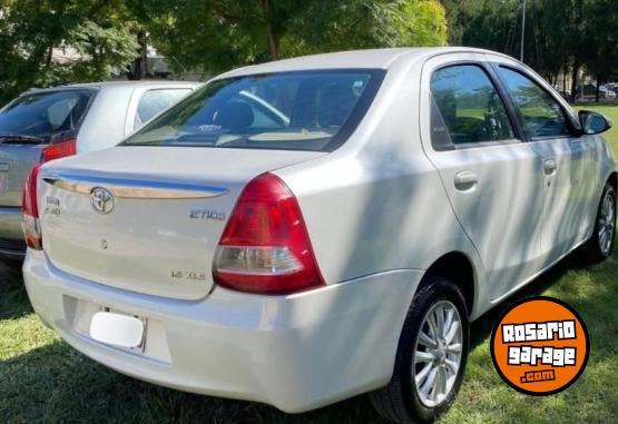 Autos - Toyota Etios 2015 Nafta 178000Km - En Venta