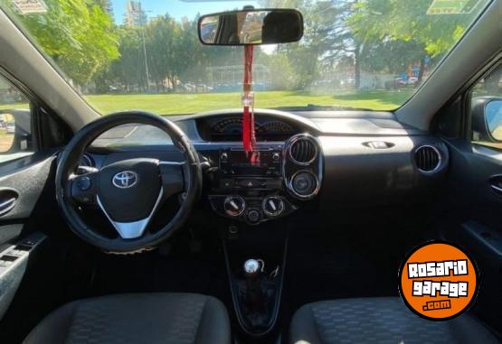 Autos - Toyota Etios 2015 Nafta 178000Km - En Venta