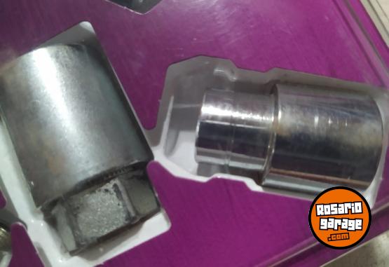 Accesorios para Autos - Escucho oferta TUERCAS ANTIRROBO  TOYOTA COROLLA-COROLA CROSS-YARIS - En Venta