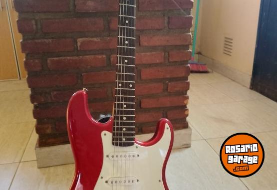 Instrumentos Musicales - Guitarra eléctrica Fender Squire y amplificador Marshall 15 w - En Venta