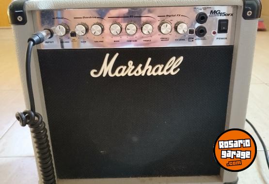 Instrumentos Musicales - Guitarra eléctrica Fender Squire y amplificador Marshall 15 w - En Venta