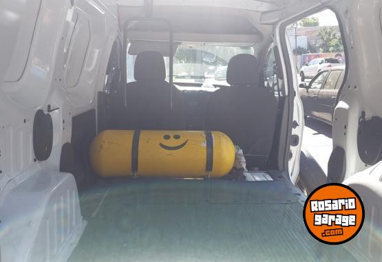 Utilitarios - Renault KANGOO EXPRESS 2021 GNC 105000Km - En Venta